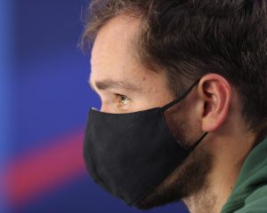 Подробнее о статье МЕДВЕДЕВ: «НИЧЕГО НЕ ОСТАЕТСЯ, КАК СТАРАТЬСЯ БЫТЬ ЛУЧШЕ»