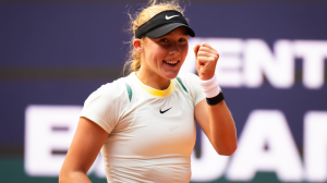 Подробнее о статье Победа Мирры Андреевой над Донной Векич на турнире WTA 1000 в Пекине